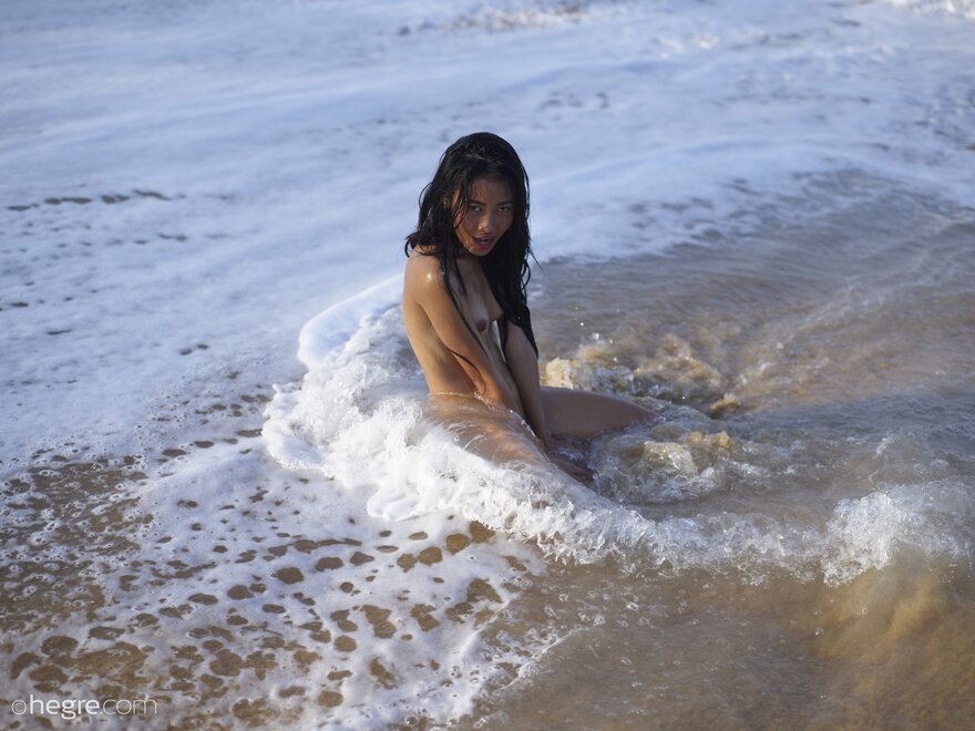 hiromi-crazy-sexy-beach-shoot-08-14000px