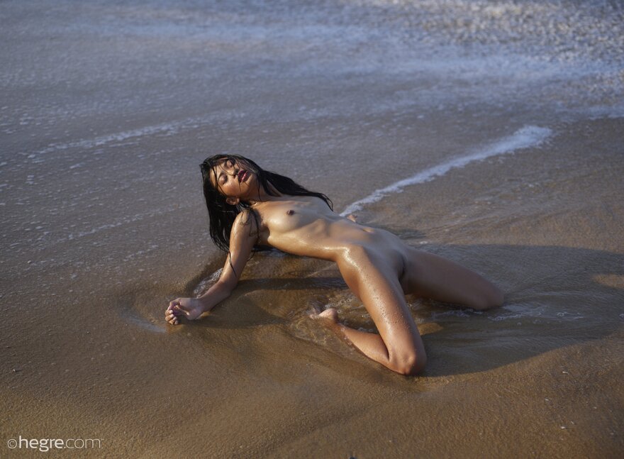 hiromi-crazy-sexy-beach-shoot-14-14000px