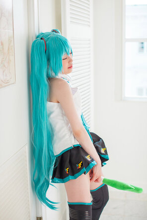 foto amadora [@factory (Tsuchiya Asami)] MikuCos (Vocaloid)_836530-0172