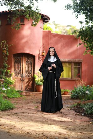 foto amatoriale polo_7474 - SweetheartVideo Charlotte Stokely - Confessions Of A Sinful Nun - 00051-005