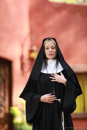 foto amatoriale polo_7474 - SweetheartVideo Charlotte Stokely - Confessions Of A Sinful Nun - 00091-009