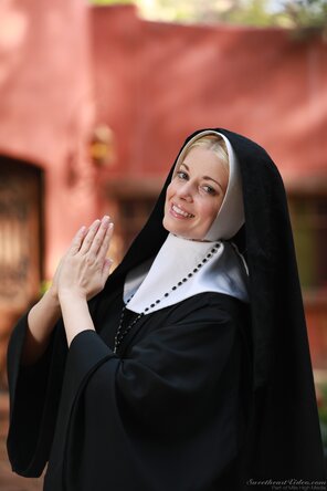 foto amatoriale polo_7474 - SweetheartVideo Charlotte Stokely - Confessions Of A Sinful Nun - 00321-032