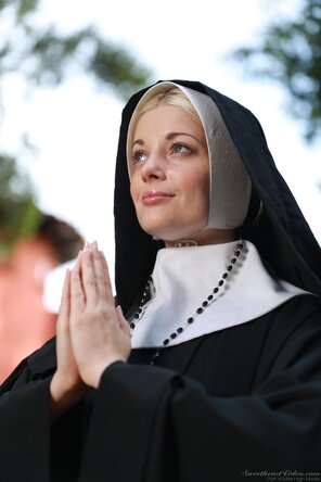 foto amatoriale polo_7474 - SweetheartVideo Charlotte Stokely - Confessions Of A Sinful Nun - 00431-043