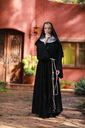 photo amateur polo_7474 - SweetheartVideo Charlotte Stokely - Confessions Of A Sinful Nun - 00521-052