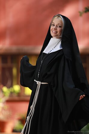 zdjęcie amatorskie polo_7474 - SweetheartVideo Charlotte Stokely - Confessions Of A Sinful Nun - 00681-068