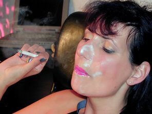 foto amatoriale Mature-Milf-Gabrielle-Hannah-Smoking-anal-in-Harness-(77)