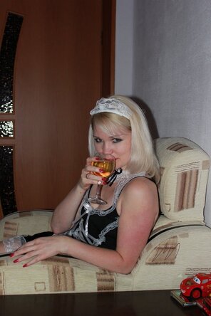 zdjęcie amatorskie Blonde-Russian-Milf-Swinging-Lifestyle_46