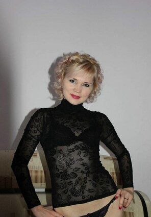 zdjęcie amatorskie Blonde-Russian-Milf-Swinging-Lifestyle_73