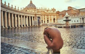 foto amateur The mischievously controversial Marisa nude at the Vatican