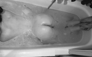 foto amadora getting dirty while getting clean! [f]