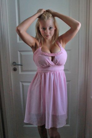 zdjęcie amatorskie Lttile Pink Dress
