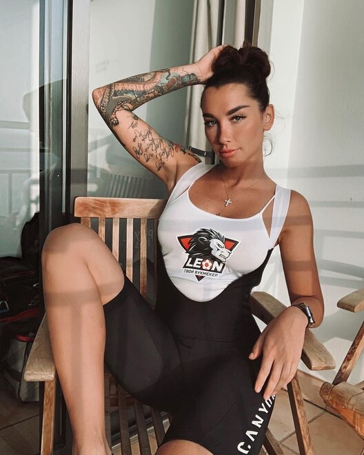 6076984811728600395600157844425329708339249n