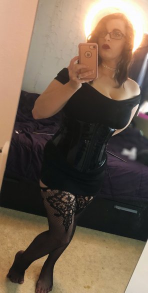 foto amateur Sometimes the day calls for fishnets and a corset