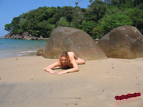zdjęcie amatorskie Nude Amateur Photos - Danish Babe On The Beach8