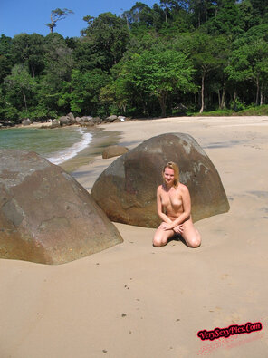 foto amatoriale Nude Amateur Photos - Danish Babe On The Beach12