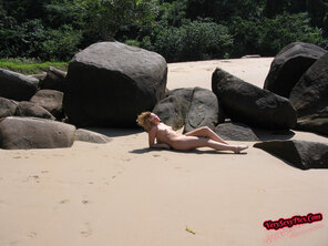 zdjęcie amatorskie Nude Amateur Photos - Danish Babe On The Beach16