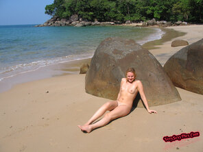 foto amatoriale Nude Amateur Photos - Danish Babe On The Beach20
