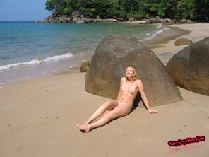 zdjęcie amatorskie Nude Amateur Photos - Danish Babe On The Beach21