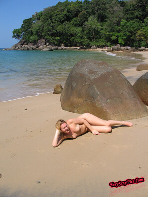 photo amateur Nude Amateur Photos - Danish Babe On The Beach24