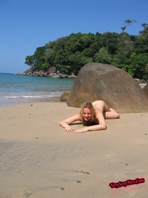 photo amateur Nude Amateur Photos - Danish Babe On The Beach29