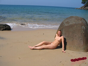 zdjęcie amatorskie Nude Amateur Photos - Danish Babe On The Beach40