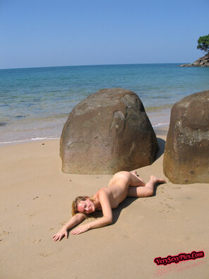 photo amateur Nude Amateur Photos - Danish Babe On The Beach44