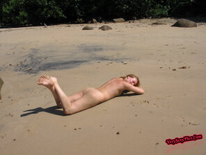 zdjęcie amatorskie Nude Amateur Photos - Danish Babe On The Beach45