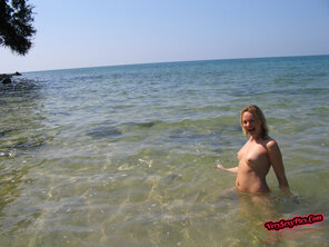 photo amateur Nude Amateur Photos - Danish Babe On The Beach47