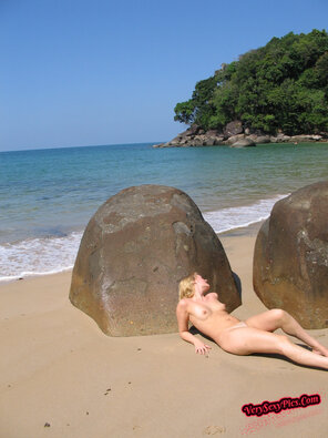 photo amateur Nude Amateur Photos - Danish Babe On The Beach48