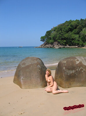 photo amateur Nude Amateur Photos - Danish Babe On The Beach55