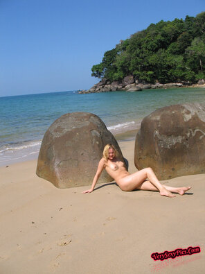 zdjęcie amatorskie Nude Amateur Photos - Danish Babe On The Beach61