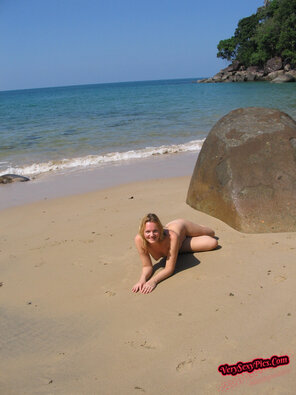 zdjęcie amatorskie Nude Amateur Photos - Danish Babe On The Beach71