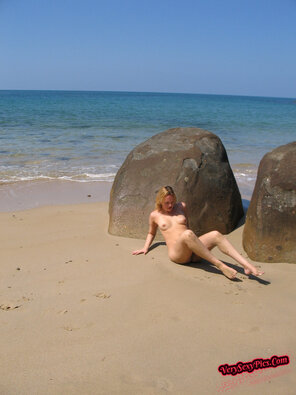 zdjęcie amatorskie Nude Amateur Photos - Danish Babe On The Beach73