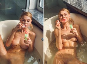 amateur pic Blowing bubbles in bath