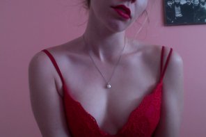 zdjęcie amatorskie Red Lip Shoulder Pink Skin Neck 