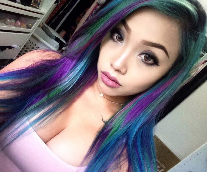 PictureColorful hair