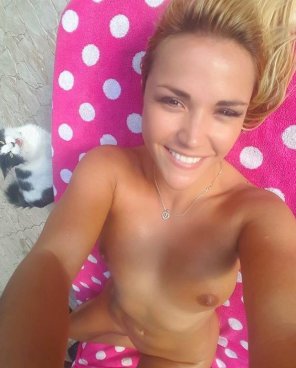 photo amateur Pool day with cat photobomb lol