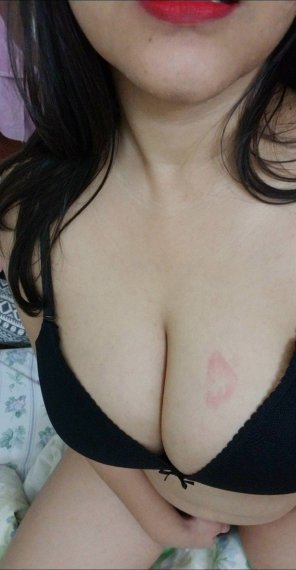 photo amateur [F] Imagine this lipstick mark on your dick...