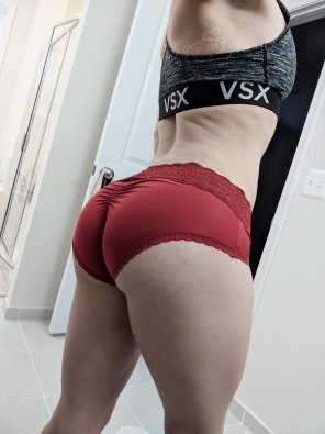 amateur pic I wish I could just wear this to the gym ðŸ˜‹
