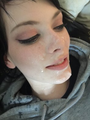 amateurfoto Facial in a hoodie with freckles