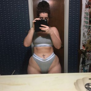 amateur pic Wide hips thick thighs