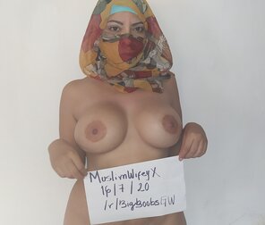 zdjęcie amatorskie VERIFICATION For My Muslim Boobies! [F]
