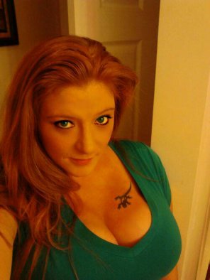 amateur photo Redheads and lizard tattoos.
