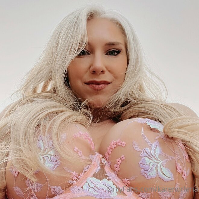 A quick selfie in between sets at my photoshoot today 💖🌸_1_cbab