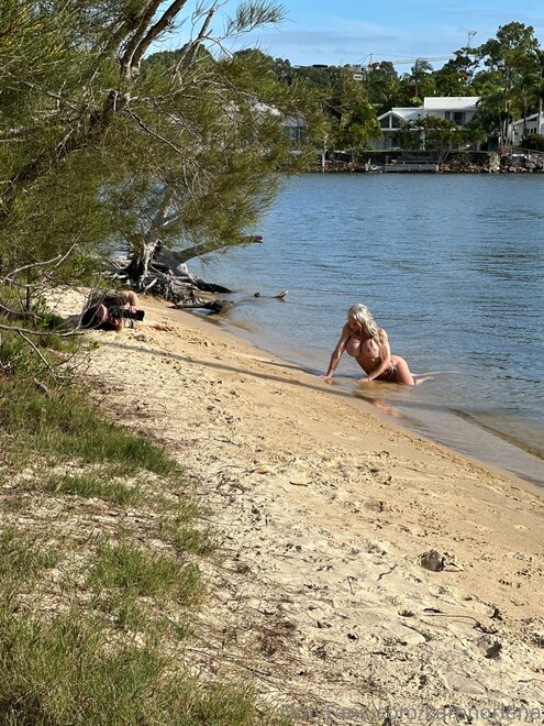 BEHIND THE SCENES 🔥 at my shoot in Australia 🐨💋_5_18c8