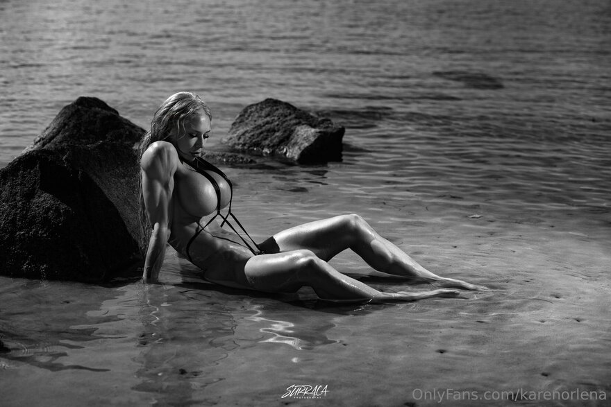 Do you like me better in colour or black & white_ ❤️_2_9932