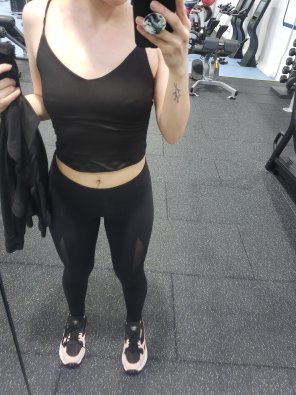 foto amateur I was asked to go to the gym without a bra on, so here I subtly am [f]