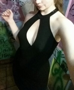 zdjęcie amatorskie I call this my boob dress