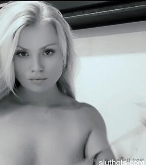 amateur photo 8sk2h7lbm9gd1