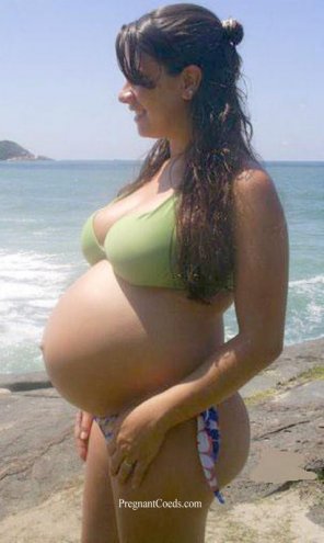 amateur photo Beautiful bikini beach babe, with bountiful belly to boot